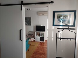 Apartment (One Bedroom Apartment) | Room amenity