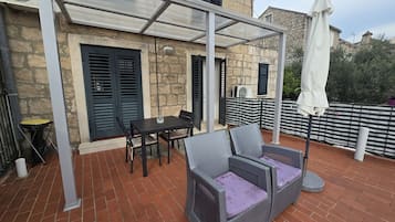 Appartement (One Bedroom Apartment) | Terrasse/Patio