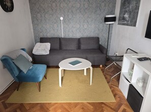 Leilighet (One Bedroom Apartment) | Oppholdsrom | TV