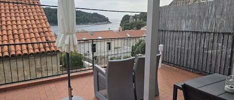 Apartment (One Bedroom Apartment) | Terrace/patio