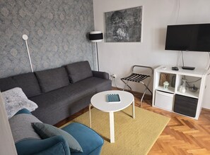 Leilighet (One Bedroom Apartment) | Oppholdsrom | TV