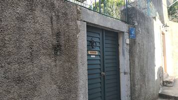 Apartment (One Bedroom Apartment) | Exterior