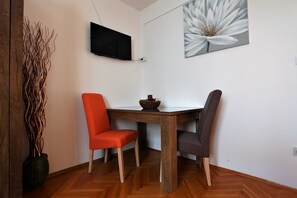 Apartment (One Bedroom Apartment) | Dining room