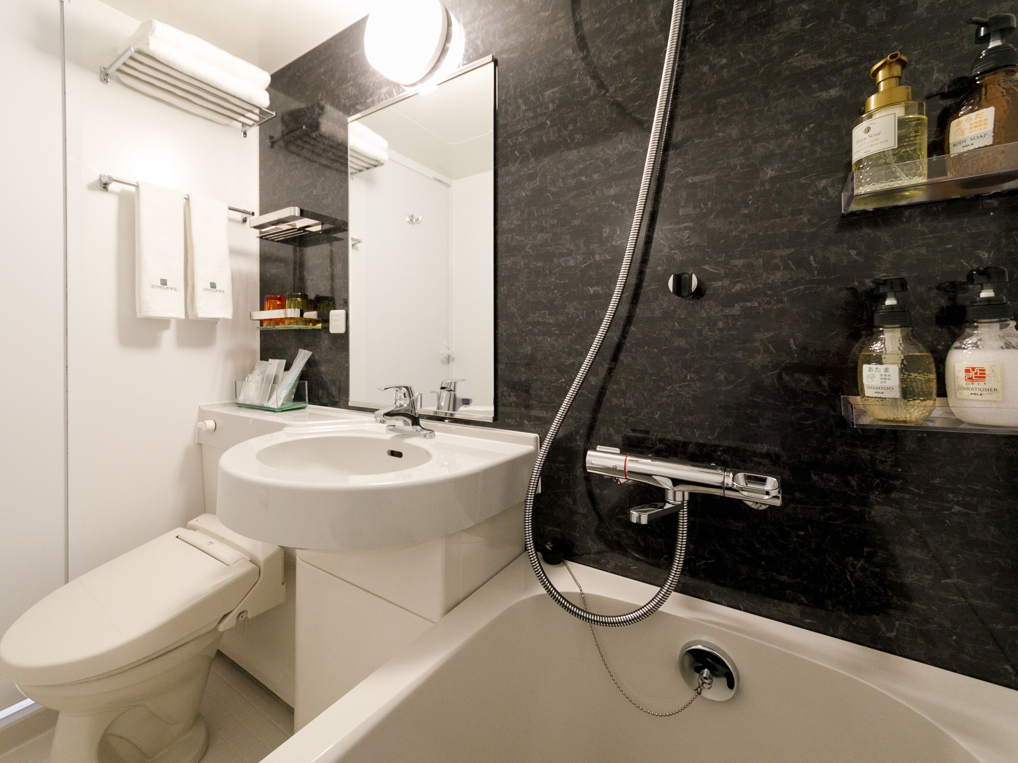 standard twin room, non smoking | bathroom | combined shower/bathtub, free toiletries, hair dryer, slippers