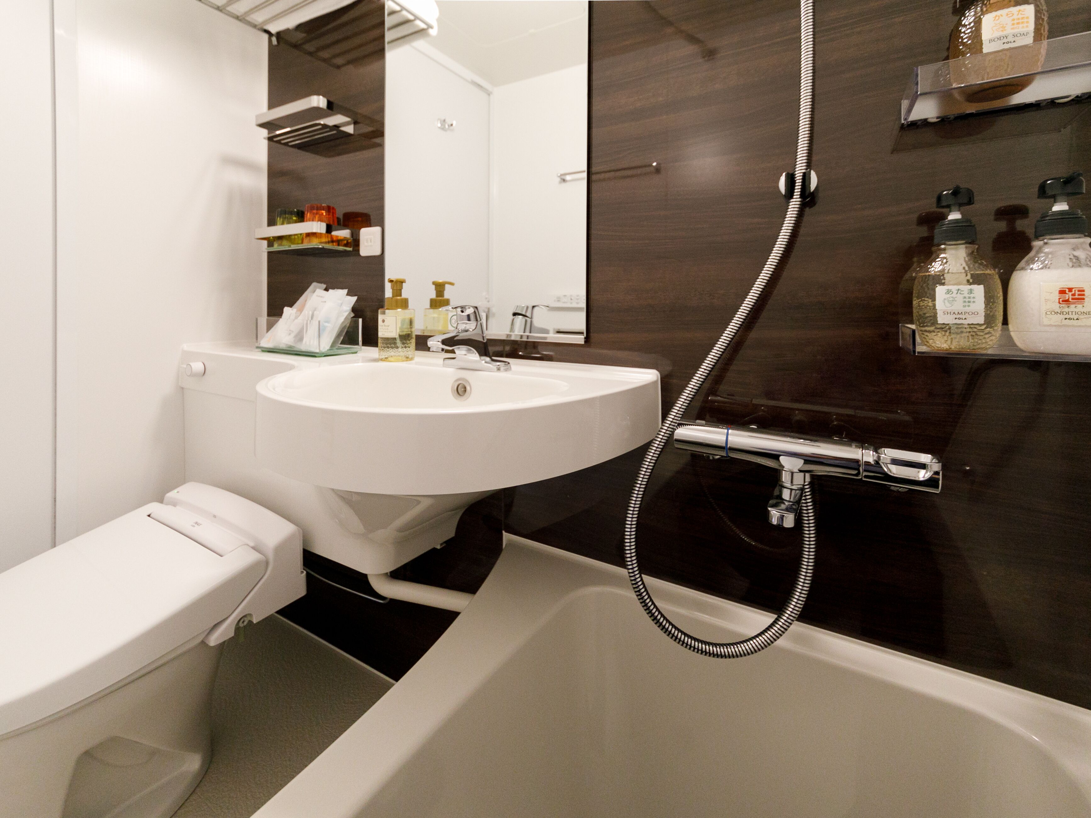 standard double room, non smoking | bathroom | combined shower/bathtub, free toiletries, hair dryer, slippers