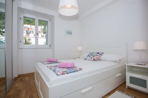 2 bedrooms, iron/ironing board, cots/infant beds, bed sheets - Apartment Nera (Dubrovnik)