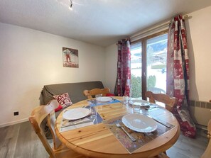 Dining - Cozy Garden-Level Studio Cabin in Praz-sur-Arly - Sleeps 4 (Praz-sur-Arly)