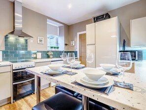 Lavavajillas y congelador