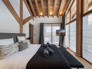 5 bedrooms, free WiFi, bed sheets - Luxury chalet with pool and sauna in Courchevel (Courchevel 1550)