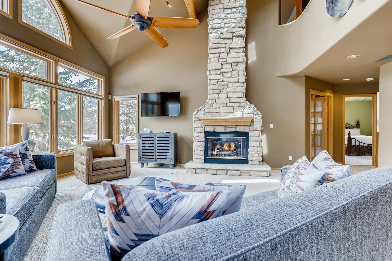 Perfect for Your Family Vacay with yard, hot tub & Pet Friendly!