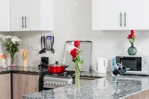Apartment, 1 Bedroom | Private kitchen | Full-sized fridge, microwave, oven, stovetop - Modern Living 1 BR - Gym & Pool - Near YAYA (Nairobi)