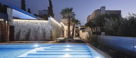 Outdoor pool, a heated pool