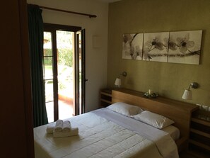 2 chambres, fer et planche à repasser, Wi-Fi gratuit, draps fournis