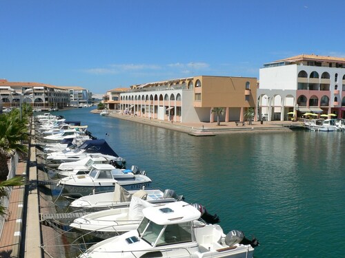 2* Apartment 500m from beach with private parking