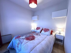 1 bedroom, free WiFi - Cozy Ski-In/Ski-Out Apartment in Praz Sur Arly for 4 with Balcony, Parking, and Ski Locker (Praz-sur-Arly)