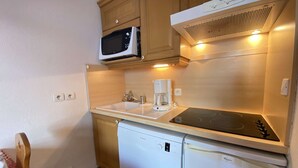 茶具/咖啡用具、冰箱、微波炉、烤箱