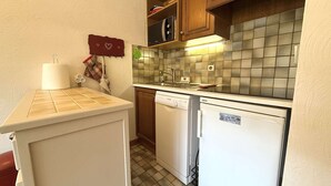 茶具/咖啡用具、冰箱、微波炉、烤箱