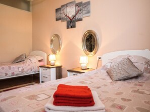 아파트 (Two Bedroom Apartment) | 2 개의 침실