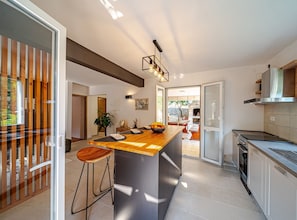 Lägenhet (Five Bedroom Apartment) | Eget kök | Kylskåp