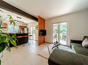 Apartment (Five Bedroom Apartment) | Living room