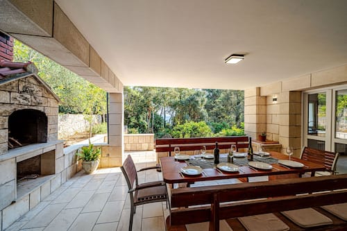 Apartment (Five Bedroom Apartment) | Dining room