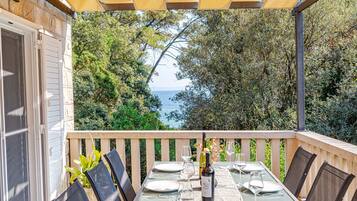 Apartment (Five Bedroom Apartment) | Dining room