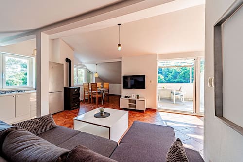 Apartment (Five Bedroom Apartment) | 5 bedrooms, cots/infant beds