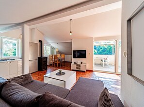 Apartment (Five Bedroom Apartment) | 5 bedrooms, cribs/infant beds