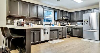 +Derby Home-HOT TUB, Barrel Sauna, Firepit, PETS+