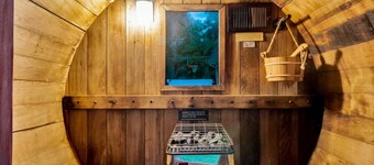 +Derby Home-HOT TUB, Barrel Sauna, Firepit, PETS+