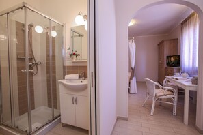 Hair dryer, bidet, towels, soap - Romantic studio apartment in Villa (Pozzallo)