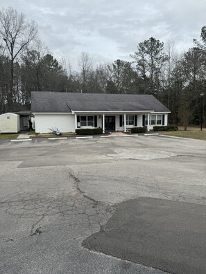 Restaurant - Colony Inn (Camden)