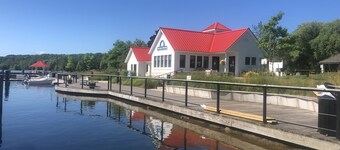 Quaint Northport cabin with a short walking distance to village.