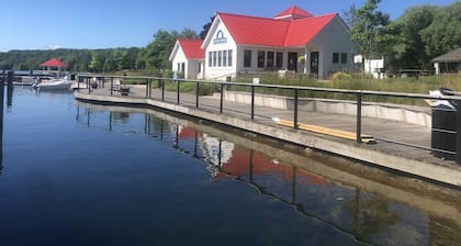 Quaint Northport cabin with a short walking distance to village.