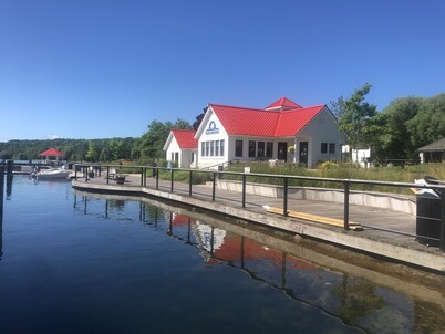 Quaint Northport cabin with a short walking distance to village.