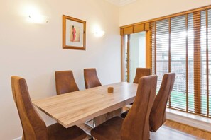 Lejlighed | Privat køkken | Køleskab, mikrobølgeovn, ovn, kogeplade