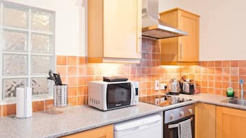 Apartment | Private kitchen | Fridge, microwave, oven, stovetop