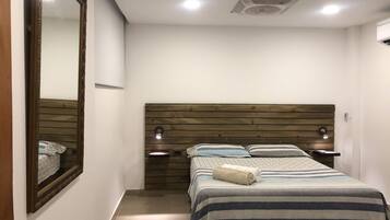 1 habitación, tabla de planchar con plancha, wifi y ropa de cama