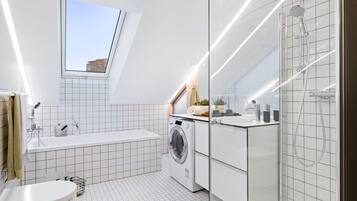 Appartement, 4 slaapkamers | Badkamer | Handdoeken, toiletpapier