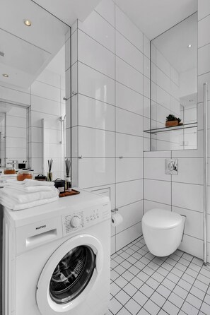 Studio, 1 Bedroom | Bathroom | Shower, hair dryer, towels, toilet paper