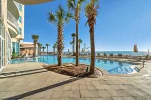 Una piscina techada, una piscina climatizada