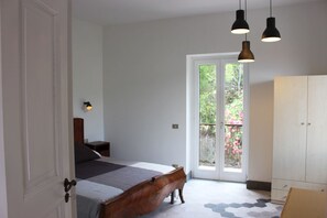 1 bedroom, iron/ironing board, free WiFi, bed sheets - Luxurious apartment near the sea - Petra Suite (Pioppi)