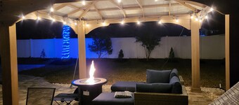 HEATED POOL and 2 Jacuzzis <br> . Fully renovated gorgeous house fully equipped