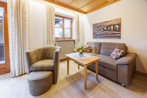 Fernseher, Tischtennisplatte