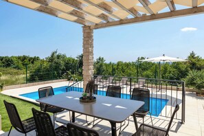 Outdoor dining - Villa Adriatica (Sveti Lovrec Labinski)
