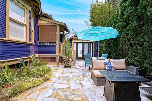 Patio Villa: sleeps 1–4; 2 kitchens; gas fire pit