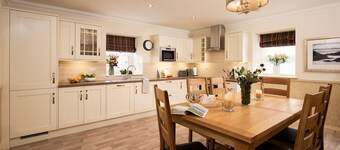 DRYBURGH STEADING FOUR - by the River Tweed at Dryburgh, sleeping 4