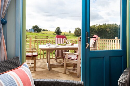 BERRINGTON BEACH HUT - 4 miles from beach, 7.5 miles to Berwick, sleeps 2+2