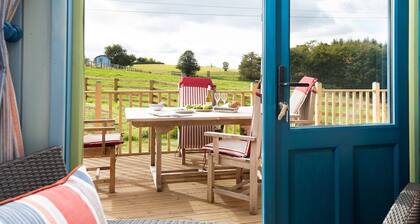 BERRINGTON BEACH HUT - 4 miles from beach, 7.5 miles to Berwick, sleeps 2+2