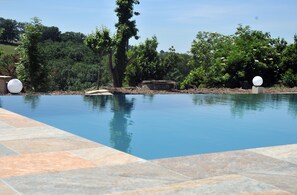 Outdoor pool - COUNTRY GITE (Missècle)